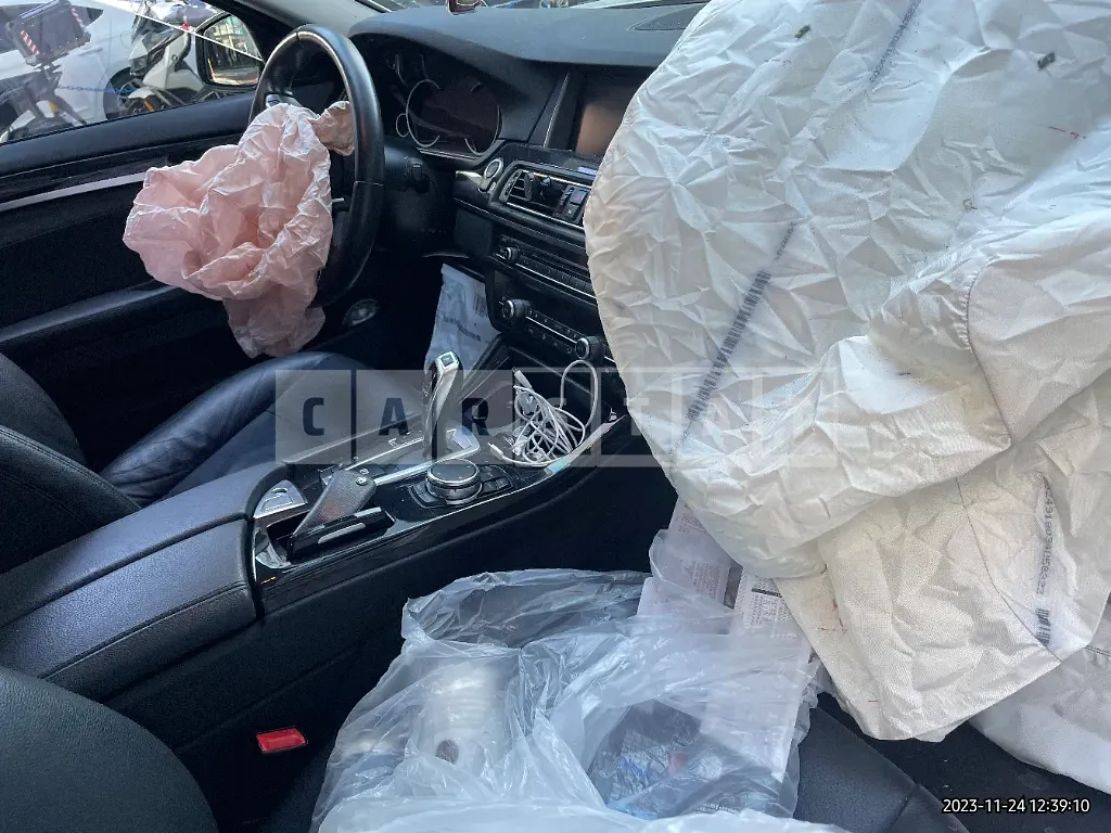 Photo 2 of 13: 2016 BMW 520d, VIN WBA5E5104GG205824 — Korean insurance auction