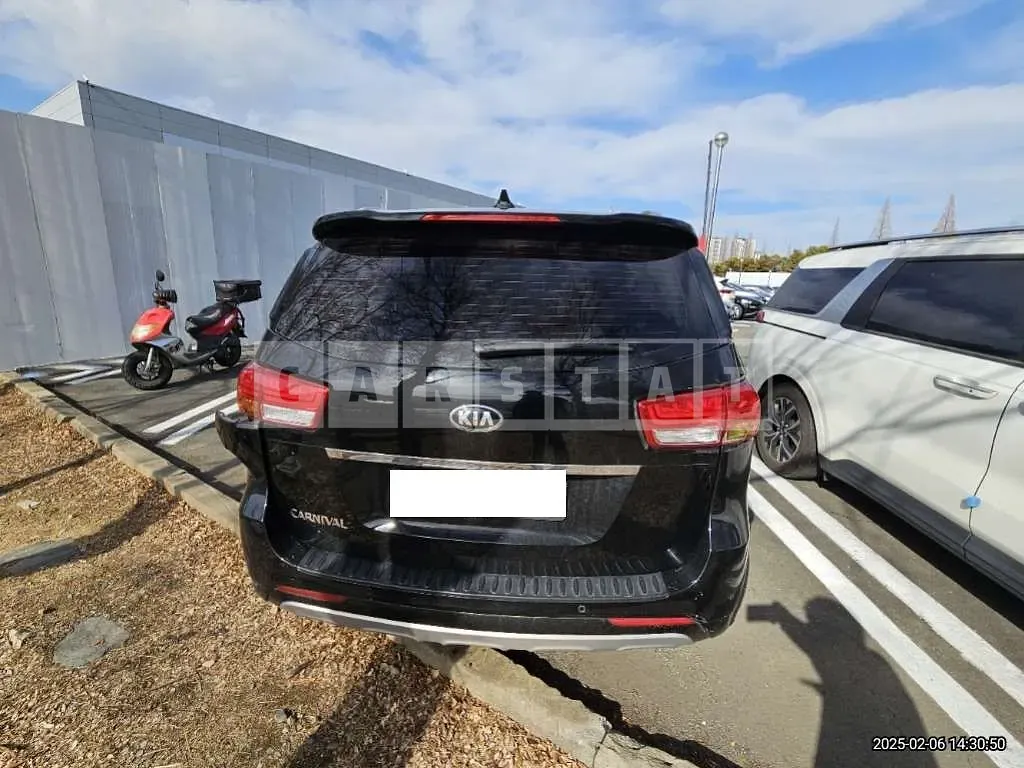 Photo 2 of 20: 2018 Kia Carnival — Korean insurance auction