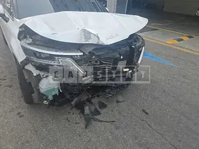Photo 1 of 14: 2022 Kia Carnival — Korean insurance auction