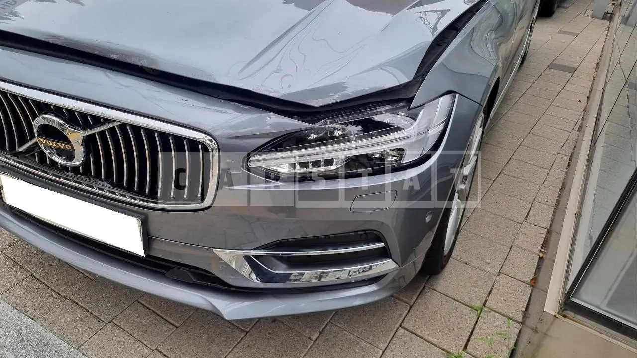 Photo 2 of 30: 2017 Volvo S90D4, VIN YV1PSA8BDH1017838 — Korean insurance auction