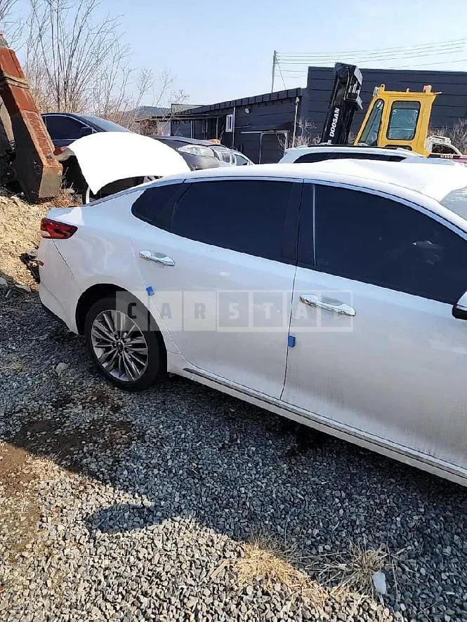 Photo 2 of 17: 2018 Kia K5 2.0, VIN KNAGU411BKA316282 — Korean insurance auction