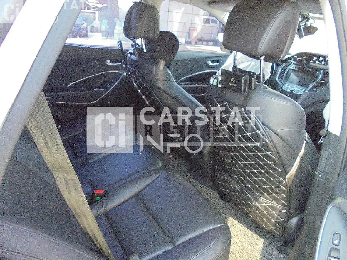 Photo 2 of 6: 2014 Hyundai Santa Fe, VIN KMHSW81UBFU345269 — Korean insurance auction