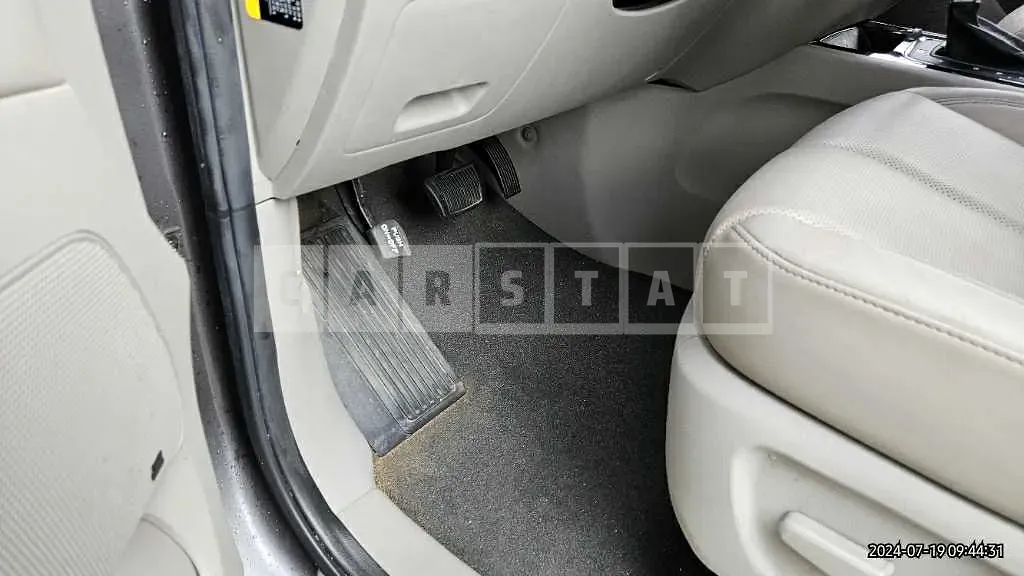 Photo 2 of 33: 2018 Kia Carnival — Korean insurance auction