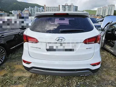 Photo 1 of 14: 2017 Hyundai Santa Fe DM — Korean insurance auction