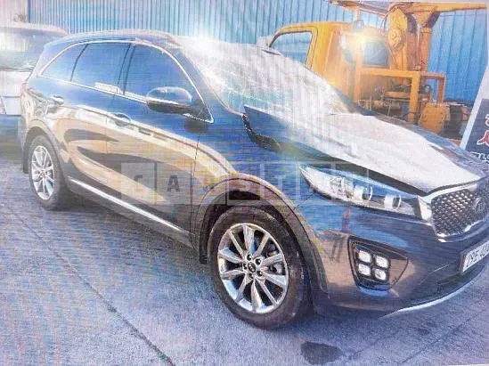 Photo 2 of 8: 2017 Kia Sorento, VIN KNAPS81ABHA363217 — Korean insurance auction