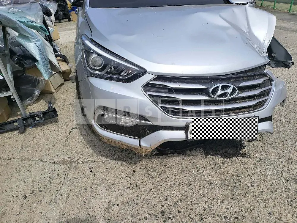 Photo 2 of 20: 2016 Hyundai Santa Fe, VIN KMHSW81UBGU673117 — Korean insurance auction