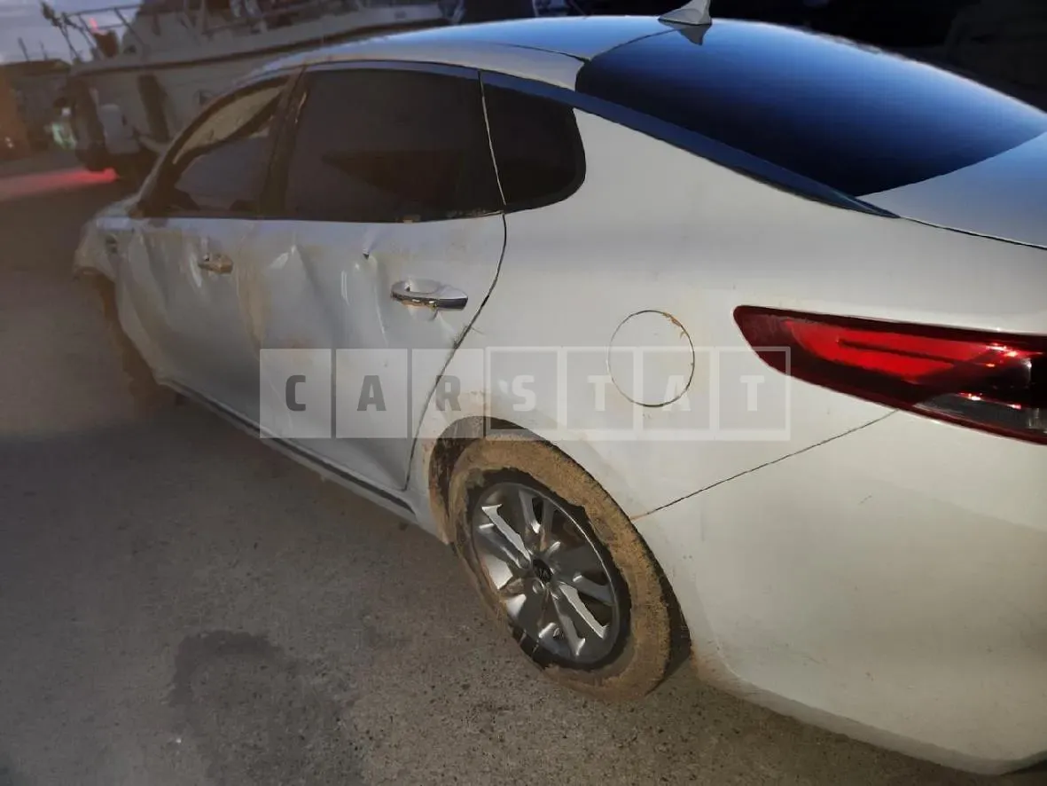 Photo 2 of 9: 2015 Kia K5 2.0(LPG), VIN KNAGS416BGA010803 — Korean insurance auction
