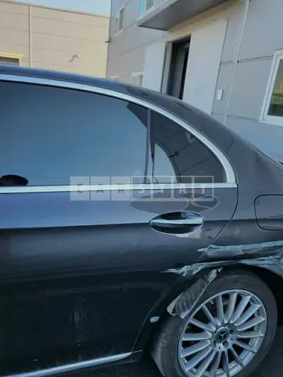 Photo 1 of 9: 2021 Mercedes-Benz E220 d 4Matic, VIN W1KZF0FB2MA994350 — Korean insurance auction