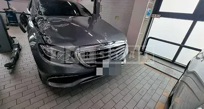 Photo 1 of 30: 2018 Mercedes-Benz E300 — Korean insurance auction