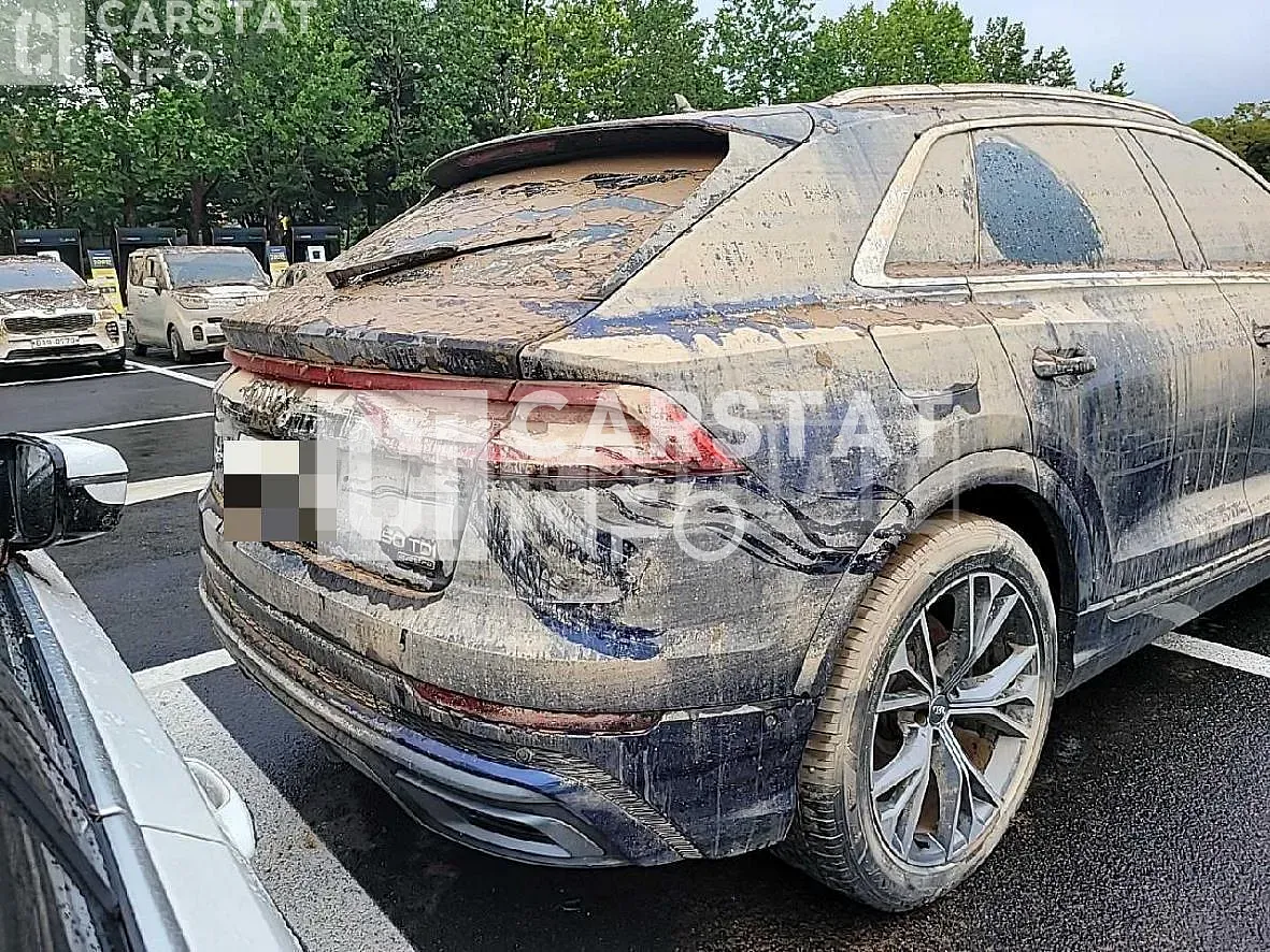 Photo 2 of 8: 2020 Audi Q8 50 TDI Four, VIN WAUZZZF16LD027845 — Korean insurance auction