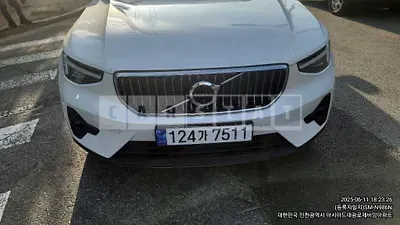 Photo 1 of 19: 2024 Volvo XC40B4 AWD — Korean insurance auction