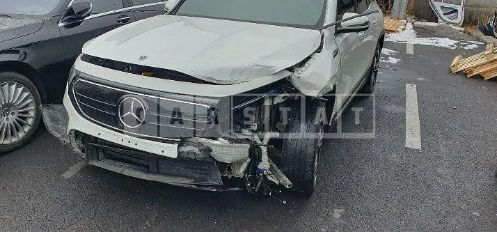 Photo 2 of 16: 2022 Mercedes-Benz EQB300 4Matic — Korean insurance auction