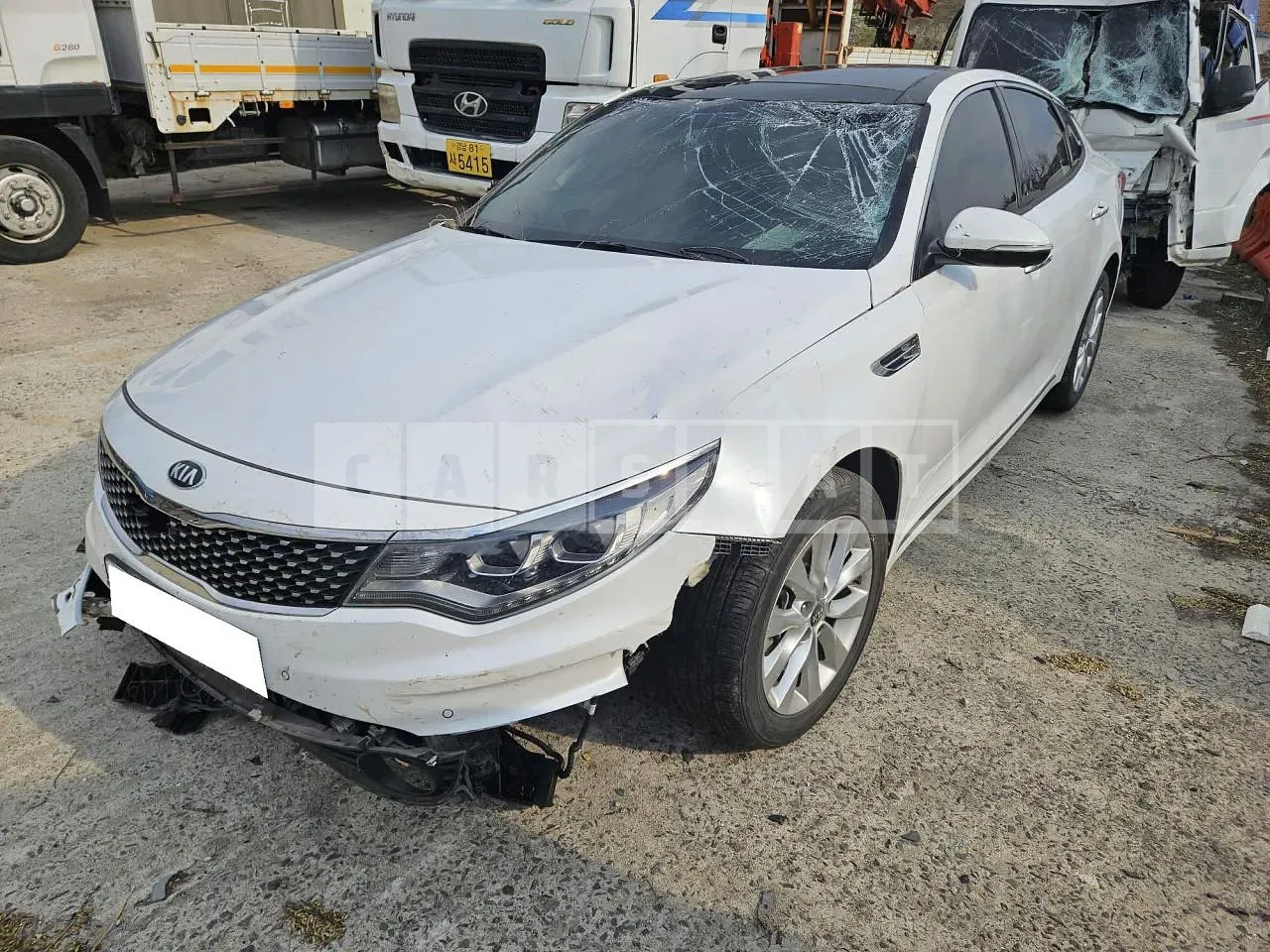 Photo 2 of 7: 2017 Kia K5, VIN KNAGW416BHA153288 — Korean insurance auction