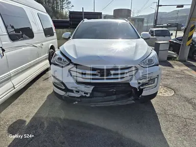Photo 1 of 17: 2015 Hyundai Santa Fe DM — Korean insurance auction
