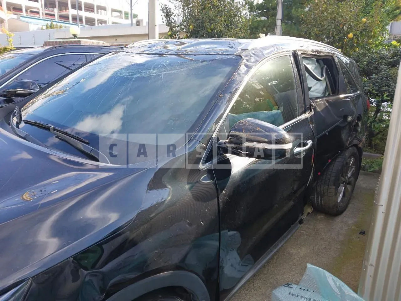 Photo 2 of 13: 2017 Kia Sorento, VIN KNAPH81ABJA412283 — Korean insurance auction