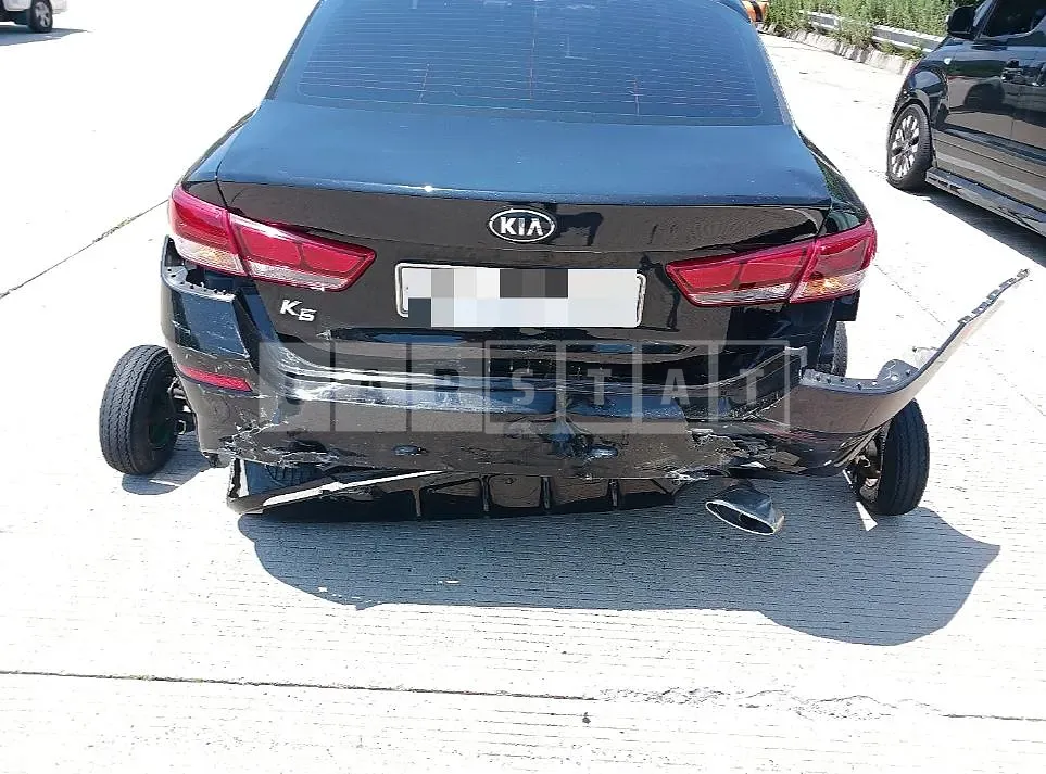 Photo 2 of 5: 2018 Kia K5, VIN KNAGS416BKA292910 — Korean insurance auction
