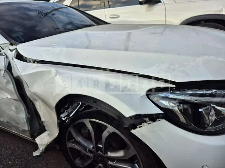 Photo 2 of 16: 2018 Mercedes-Benz C350 e — Korean insurance auction