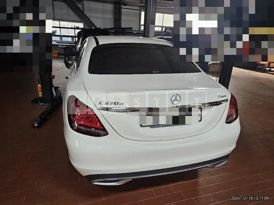 Photo 2 of 10: 2019 Mercedes-Benz C220 d 4Matic — Korean insurance auction