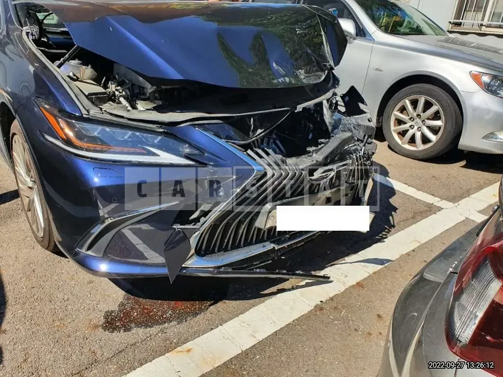 Photo 2 of 17: 2021 Lexus ES300h, VIN JTHBA1C12M2002339 — Korean insurance auction