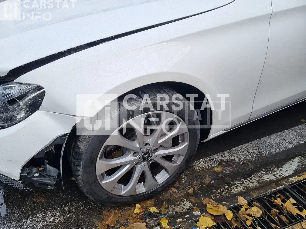 Photo 2 of 7: 2019 Mercedes-Benz E300 4Matic, VIN WDDZF4KB8KA623154 — Korean insurance auction
