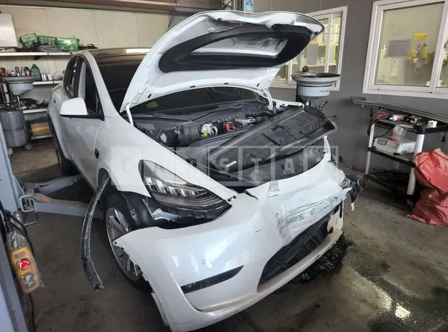Photo 2 of 10: 2022 Tesla Model Y Long Range, VIN 7SAYGDEE5NF501844 — Korean insurance auction