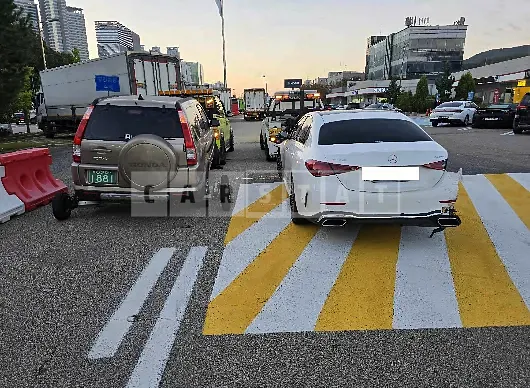 Photo 2 of 18: 2023 Mercedes-Benz C300 4Matic — Korean insurance auction