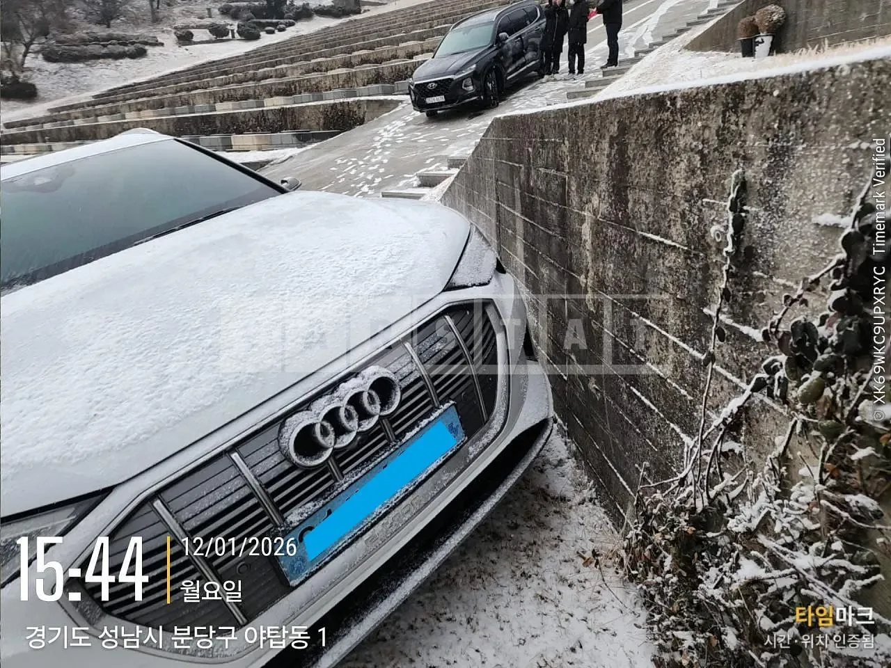Photo 2 of 43: 2020 Audi e-tron 55 quattro, VIN WAUZZZGE4LB028215 — Korean insurance auction