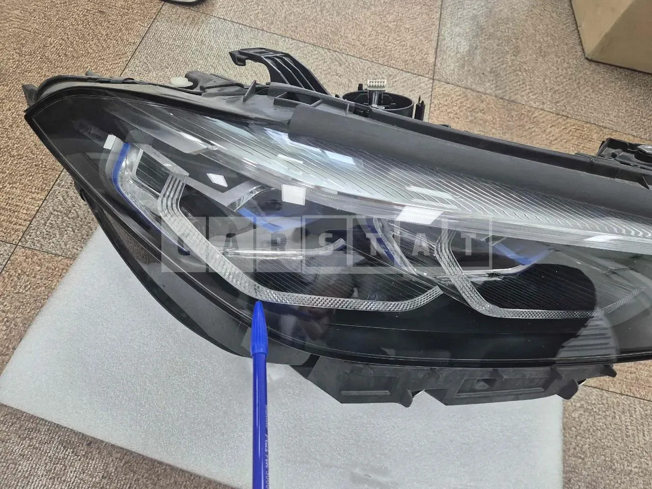 Photo 2 of 9: 2021 BMW Light 840i xDrive Coupe Headlamp, VIN WBAAE4101MCG30187 — Korean insurance auction