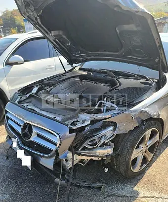 Photo 2 of 11: 2017 Mercedes-Benz E220d, VIN WDDZF0EBXHA218409 — Korean insurance auction