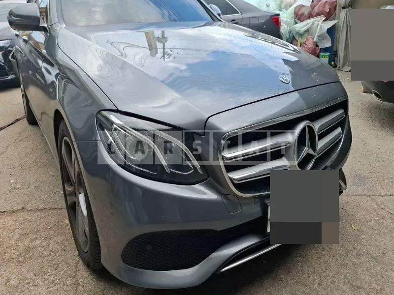 Photo 2 of 4: 2018 Mercedes-Benz E200 — Korean insurance auction