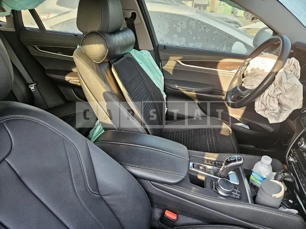 Photo 2 of 8: 2018 BMW X6 xDrive30d, VIN WBAKV2101J0Z80504 — Korean insurance auction