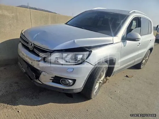 Photo 2 of 4: 2015 Volkswagen Tiguan 2.0 TDI Blue Motion, VIN WVGZZZ5NZFW579481 — Korean insurance auction