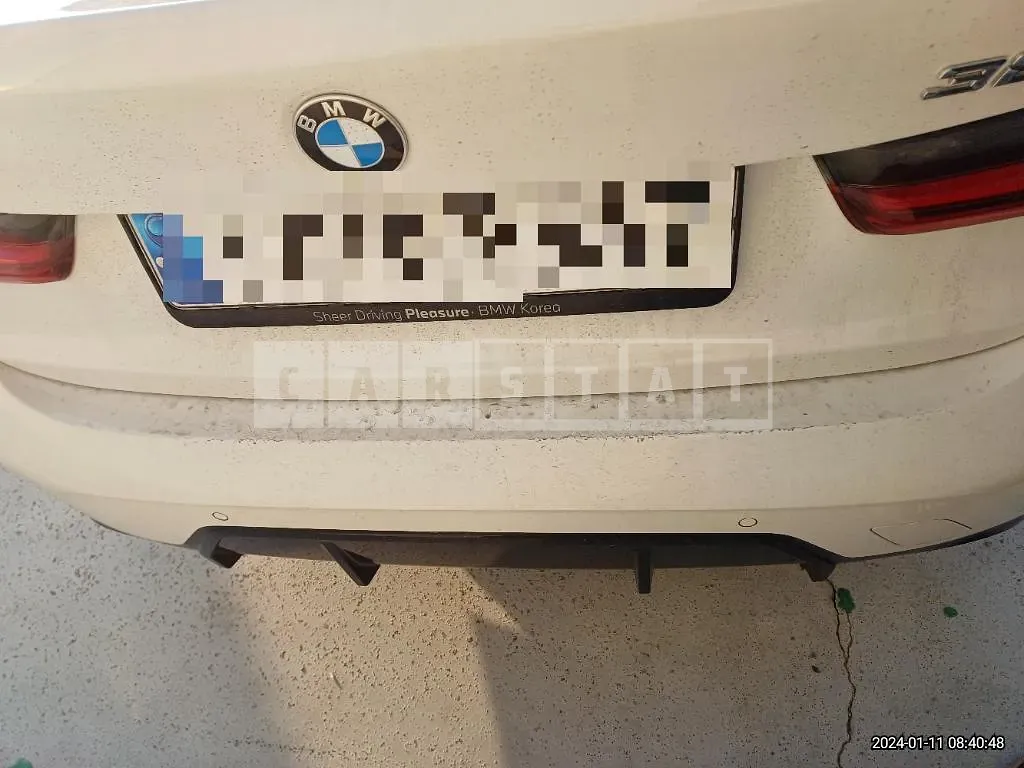 Photo 2 of 36: 2023 BMW 320i, VIN WBA68FS04R8D86617 — Korean insurance auction