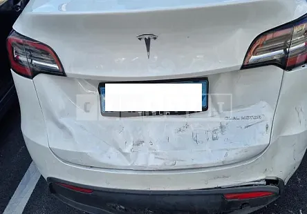 Photo 2 of 19: 2021 Tesla Model Y LongRange, VIN 5YJYGDEE4MF171884 — Korean insurance auction