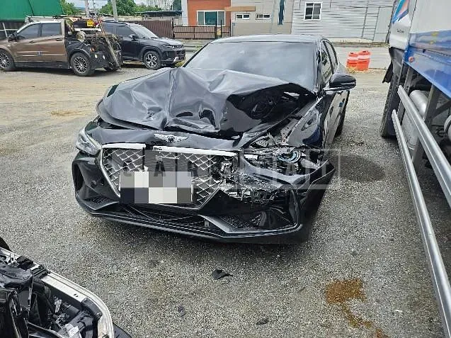 Photo 2 of 41: 2019 Genesis G70 — Korean insurance auction