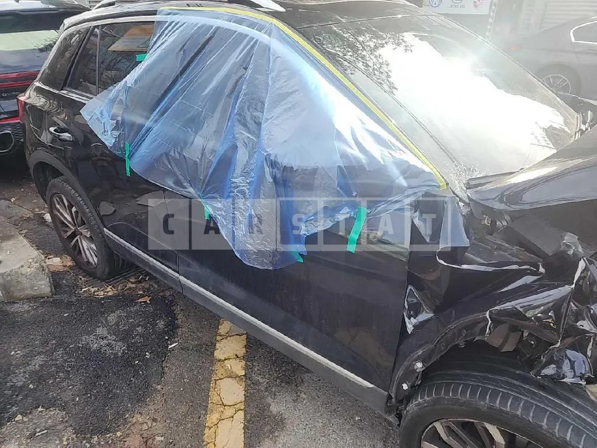 Photo 2 of 17: 2021 Volkswagen T-Roc 2.0 TDI Prestige, VIN WVGZZZA1ZMV035230 — Korean insurance auction