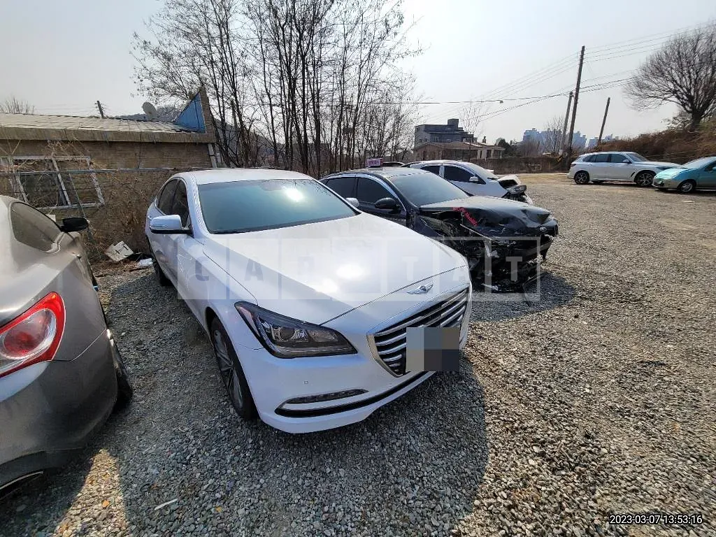 Photo 2 of 13: 2015 Genesis 3.3 — Korean insurance auction