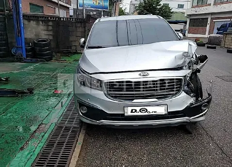 Photo 2 of 7: 2017 Kia Carnival, VIN KNAMC81ABHS316981 — Korean insurance auction