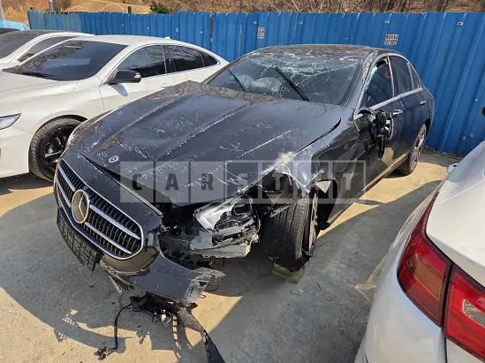 Photo 2 of 16: 2021 Mercedes-Benz E 350 4Matic — Korean insurance auction