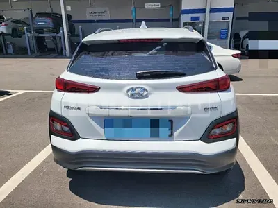 Photo 1 of 8: 2018 Hyundai Kona Electric, VIN KMHK381GFKU010505 — Korean insurance auction