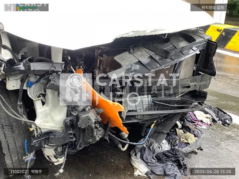 Photo 2 of 17: 2018 Hyundai Santa Fe, VIN KMHS381BDKU063945 — Korean insurance auction