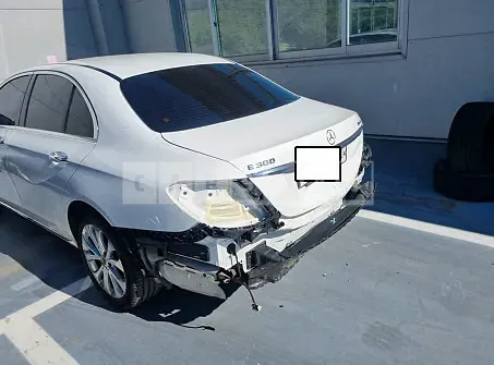 Photo 2 of 14: 2019 Mercedes-Benz E300 4Matic, VIN WDDZF4KB6KA553542 — Korean insurance auction