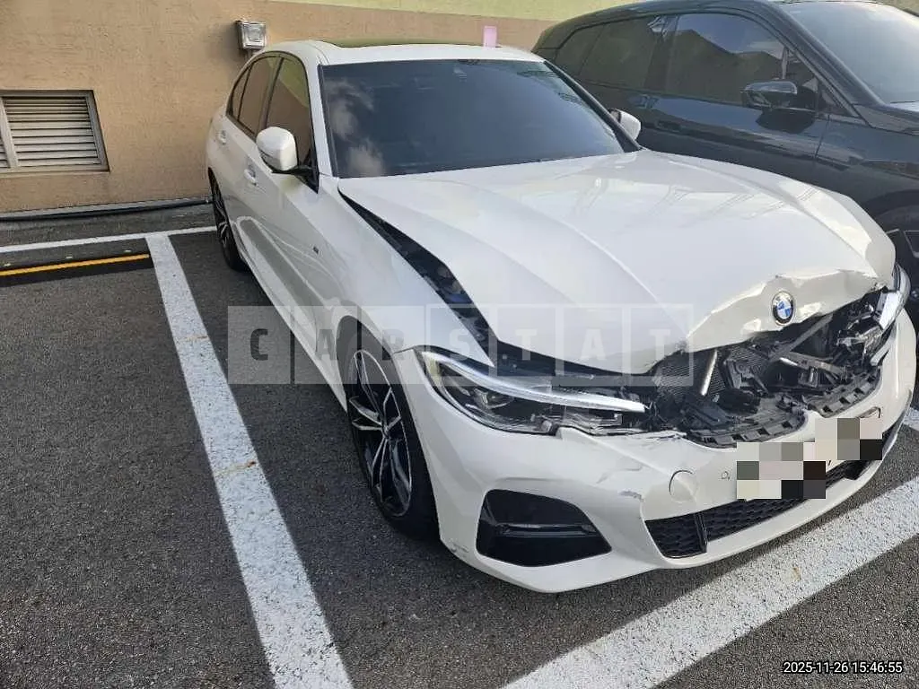 Photo 2 of 5: 2022 BMW 320d — Korean insurance auction