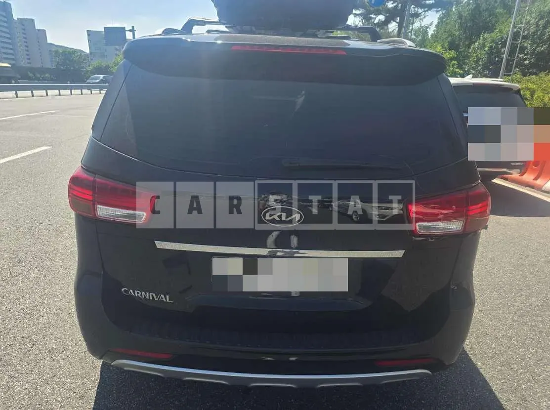 Photo 2 of 19: 2017 Kia Carnivals — Korean insurance auction