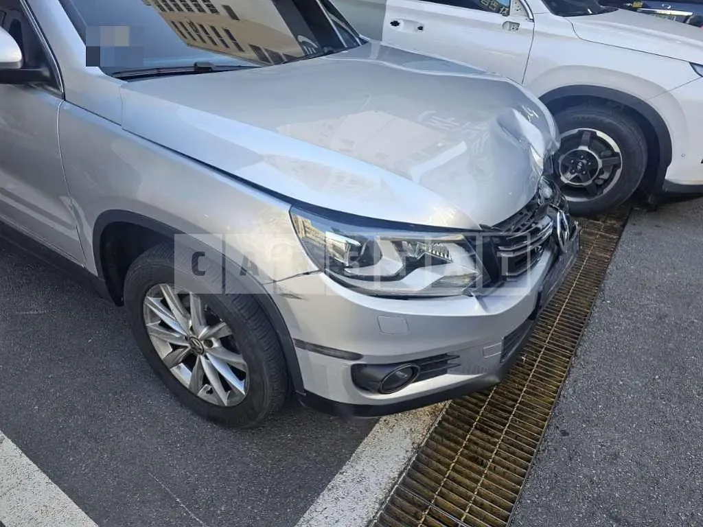 Photo 2 of 14: 2015 Volkswagen Tiguan 2.0 TDI Blue Motion — Korean insurance auction