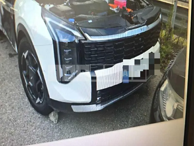 Photo 2 of 21: 2025 Kia Sportage Hybrid — Korean insurance auction