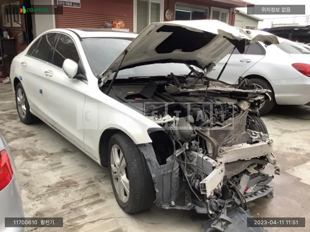 Photo 2 of 15: 2015 Mercedes-Benz C220d, VIN WDDWF0FB7GF237082 — Korean insurance auction