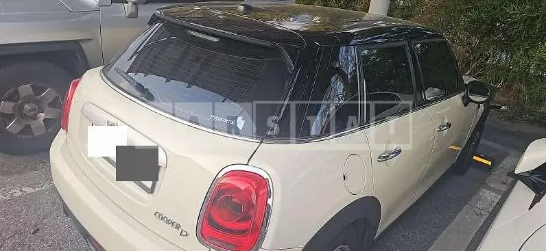 Photo 2 of 10: 2015 MINI Cooper D Five-Door — Korean insurance auction