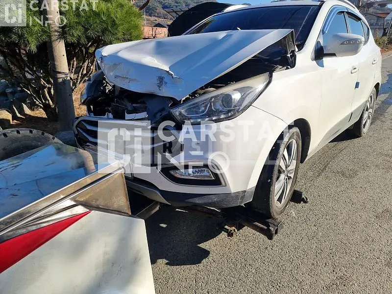 Photo 2 of 9: 2015 Hyundai Tucson, VIN KMHJT81VBFU095382 — Korean insurance auction