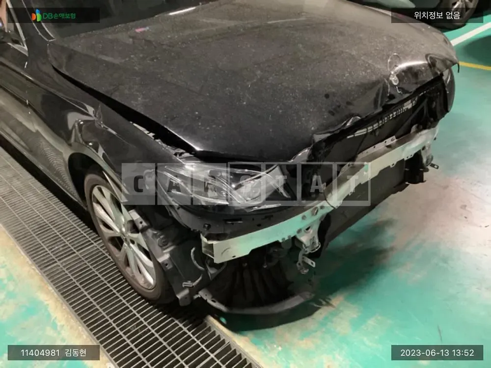 Photo 2 of 18: 2018 Mercedes-Benz E300 4Matic, VIN WDDZF4KB2KA573836 — Korean insurance auction